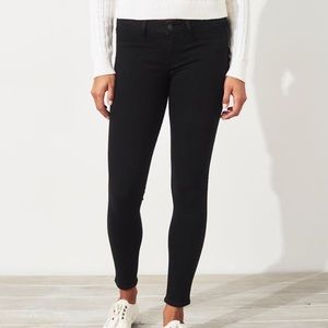 Black hollister jeggings